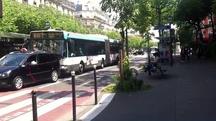 Le ballet incessant des bus sur le Boulevard Saint-Marcel (Paris)
