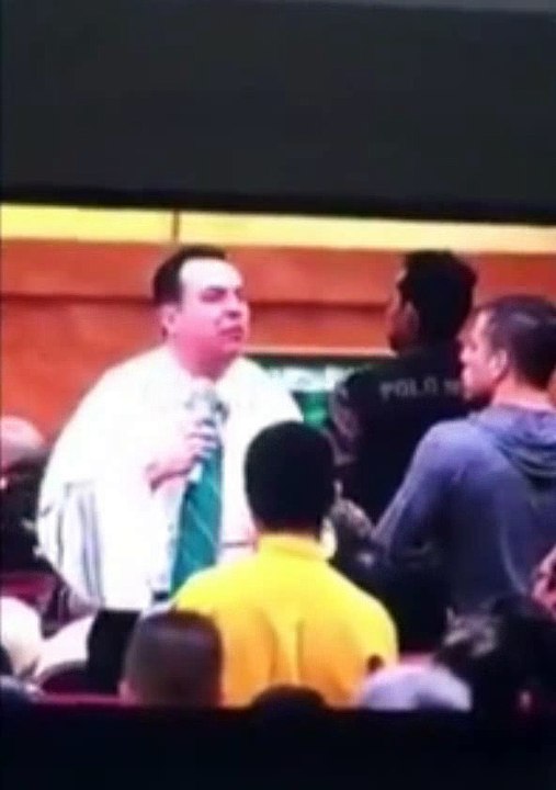 BISPO DA IURD PEDINDO QUE FIÉIS DOEM SEUS CARROS