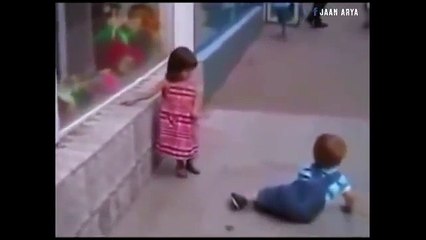 সিনেমার প্রেমের গল্পকেও হার মানালো যে বিস্ময়কর বালকের প্রেম