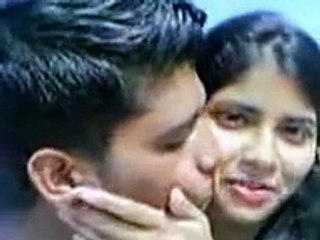 স্কুলে না গিয়ে পোলাপান পার্কে বসে কি করে দেখুন...। Hot kiss