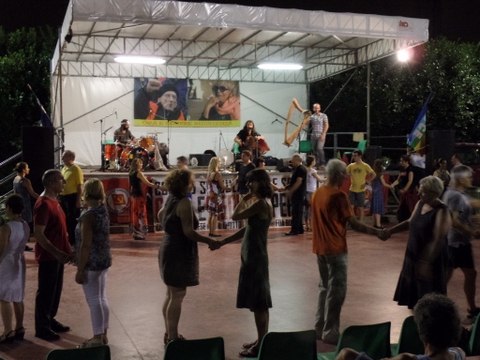 DANZE POPOLARI ALLA FESTA DI LIBERAZIONE A BRUGHERIO, MB (10 LUGLIO 2016)