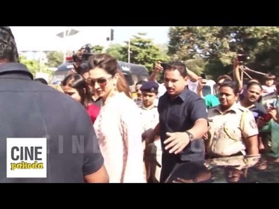 Deepika Padukone Visits Siddhivinayak Temple | CinePakoda