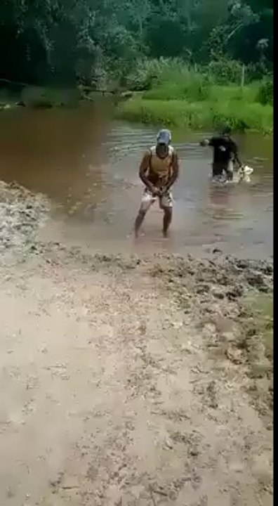 Mais il a quoi dans son slip???