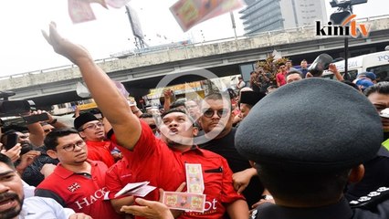 SIARAN LANGSUNG: Pemuda Umno, Gerakan Merah gempur ibu pejabat DAP