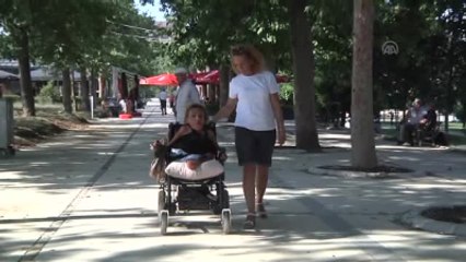 Engelli Yelda Ailesine Bakabilmek İçin İş İstiyor