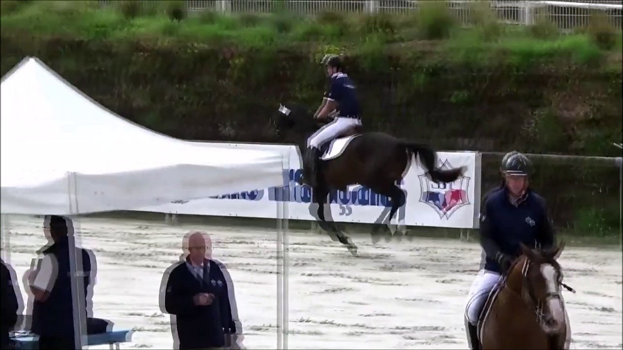 Enorme chute à cheval pendant le concours étalon SF le 7 juillet 2016