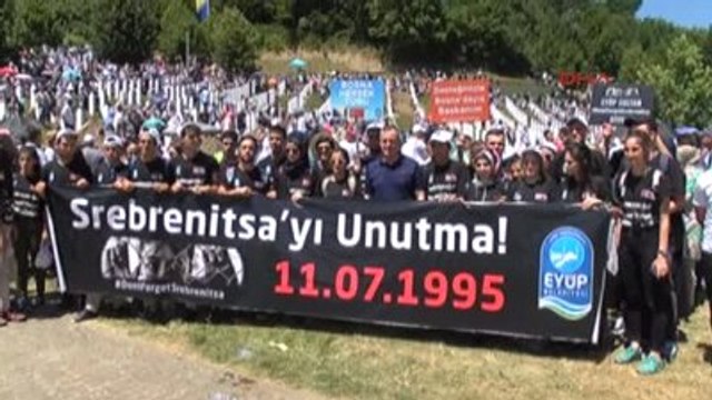 Eyüplü Öğrenciler ?srebrenitsa Soykırımı?nda Hayatını Kaybedenleri Potoçari'de Andı