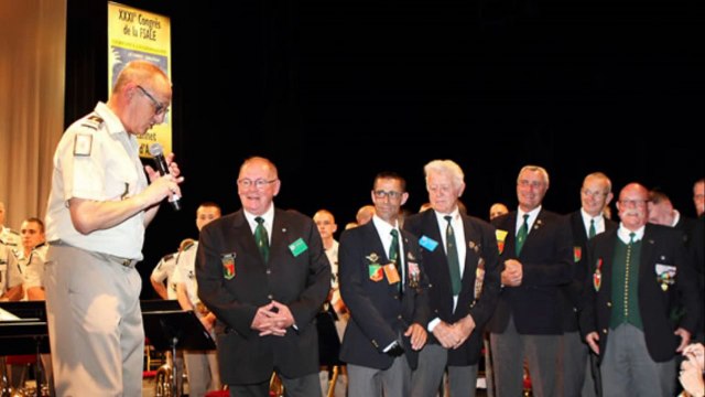 Ecoutez la musique et les paroles ....Un Séga magnifique sur des superbes photos