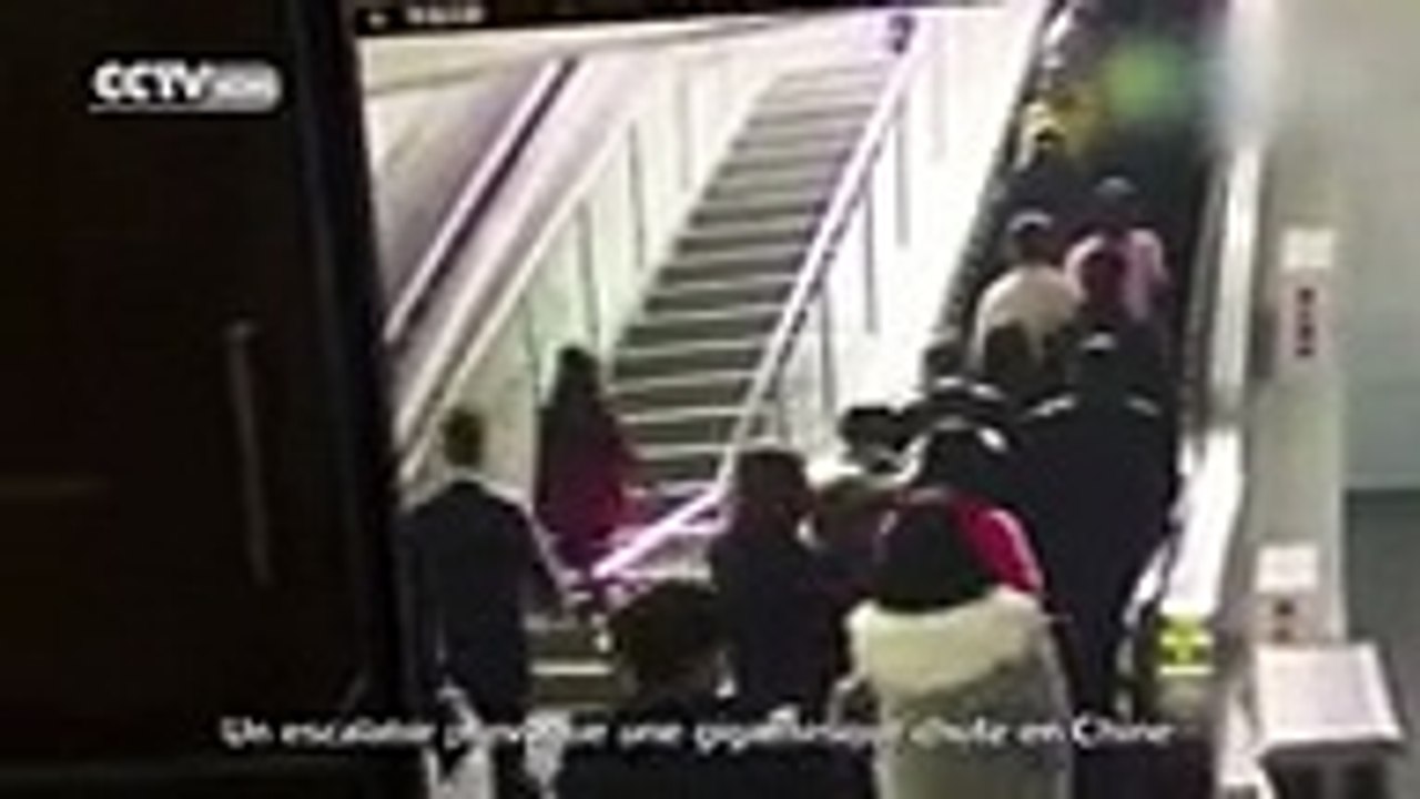 Ils sont beaucoup à emprunter un escalator ce qui se produit est désagréable !