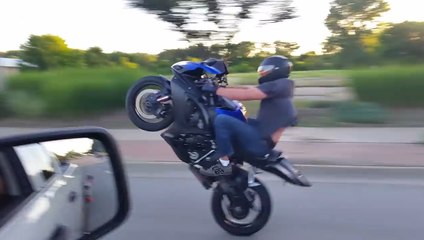 Une roue arrière qui ne se finit pas très bien pour ce motard