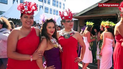Brest 2016. L'hilarante initiation au haka au village polynésien