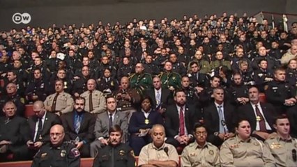 Funeral honra policiais mortos em tiroteio em Dallas