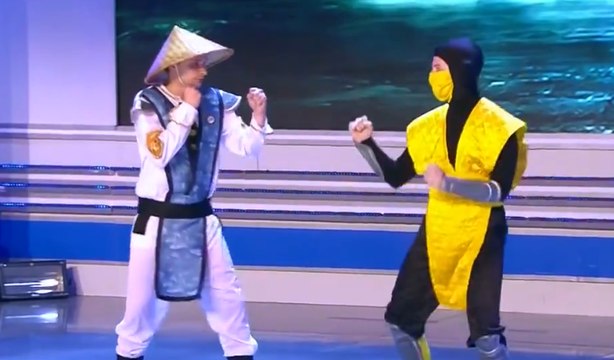 Девушка впервые играет в Mortal Kombat )) Смеялся до слёз!