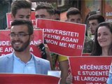 Lajme - Protesta e studentëve të Universitetit të Gjakovës