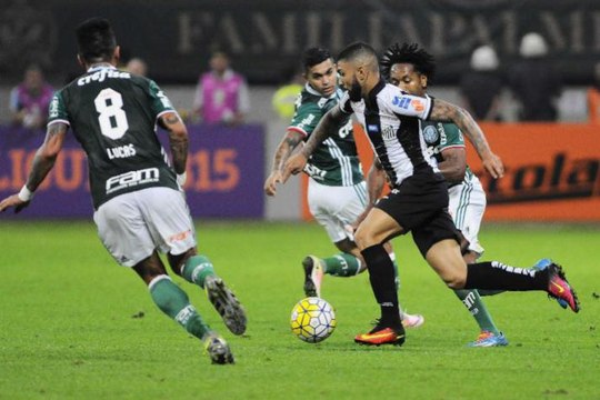 Palmeiras bate recorde de torcida do Allianz, mas fica no empate com Santos