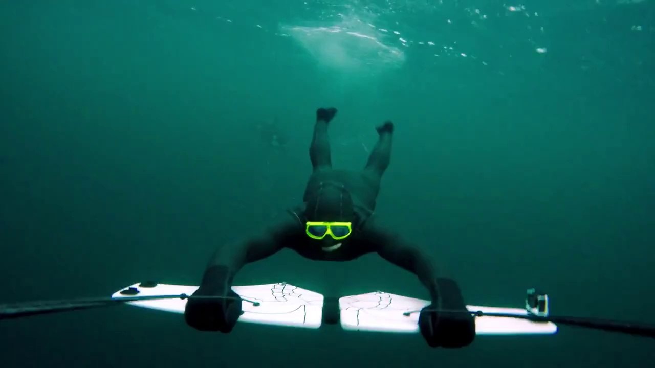 Ce plongeur nage avec des orques tueuses en Norvège !