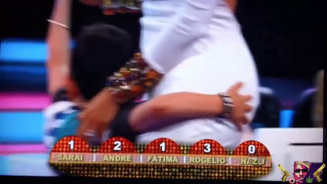 Un gamin touche les fesses d une présentatrice ! Petit pervers