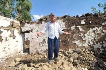 Bölgedeki Çatışmalardan İkinci Kez Evleri Yıkıldı