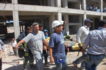 Avm İnşaatında Göçük: 8 Yaralı