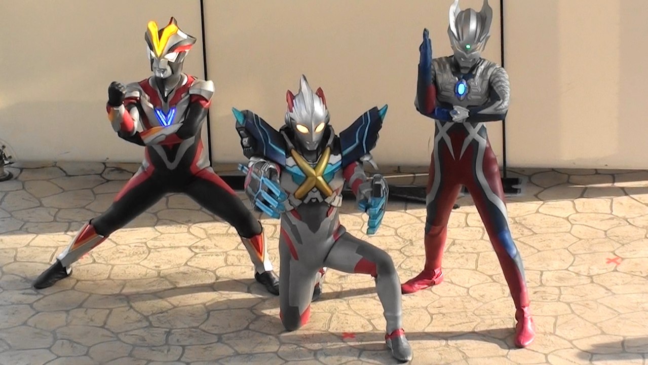 "Photo session" Ultraman X show X / Victory / zero appeared!