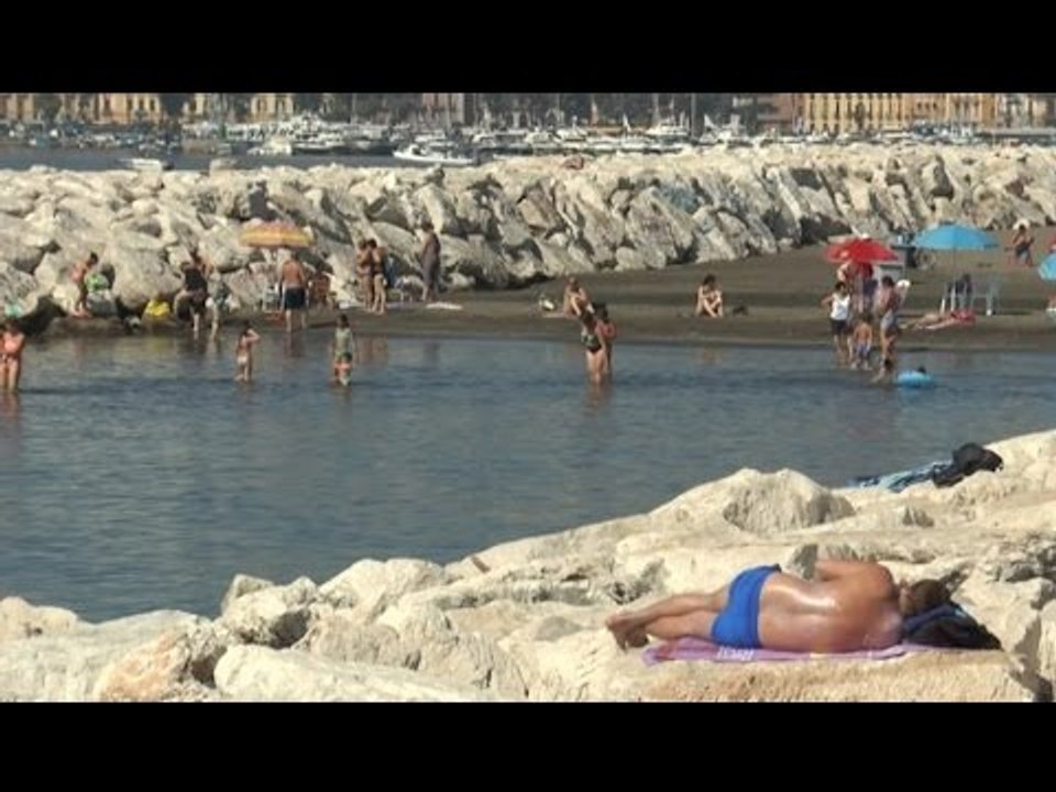 Napoli - Il lido Mappatella una fogna a cielo aperto (12.07.16)