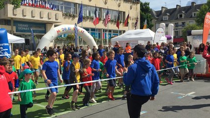 Une chorégraphie sportive devant la Mairie de Saint-Lô