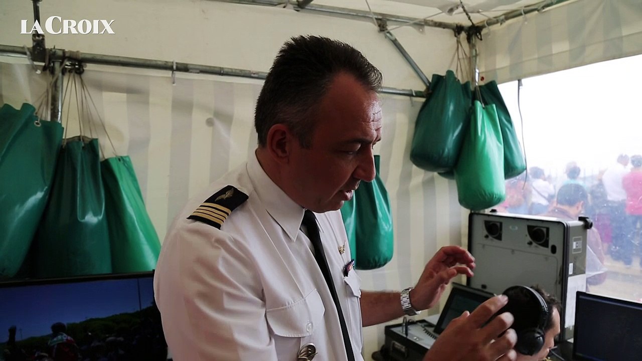 Dans la "tour de contrôle" de l'armée de l'air pour le défilé du 14 juillet