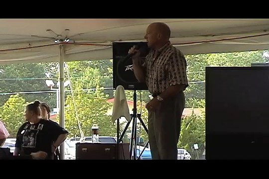 Danny McCorkle sings 'Rubberneckin' Elvis Week 2005