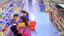 Lady Theft Catch on CCTV in Shop///