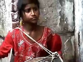 Indion Girl Sing A Song In beutiful vice