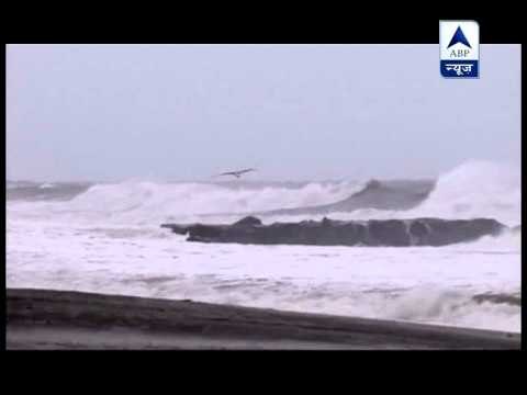Hurricane Sandy barrels down towards US East Coast