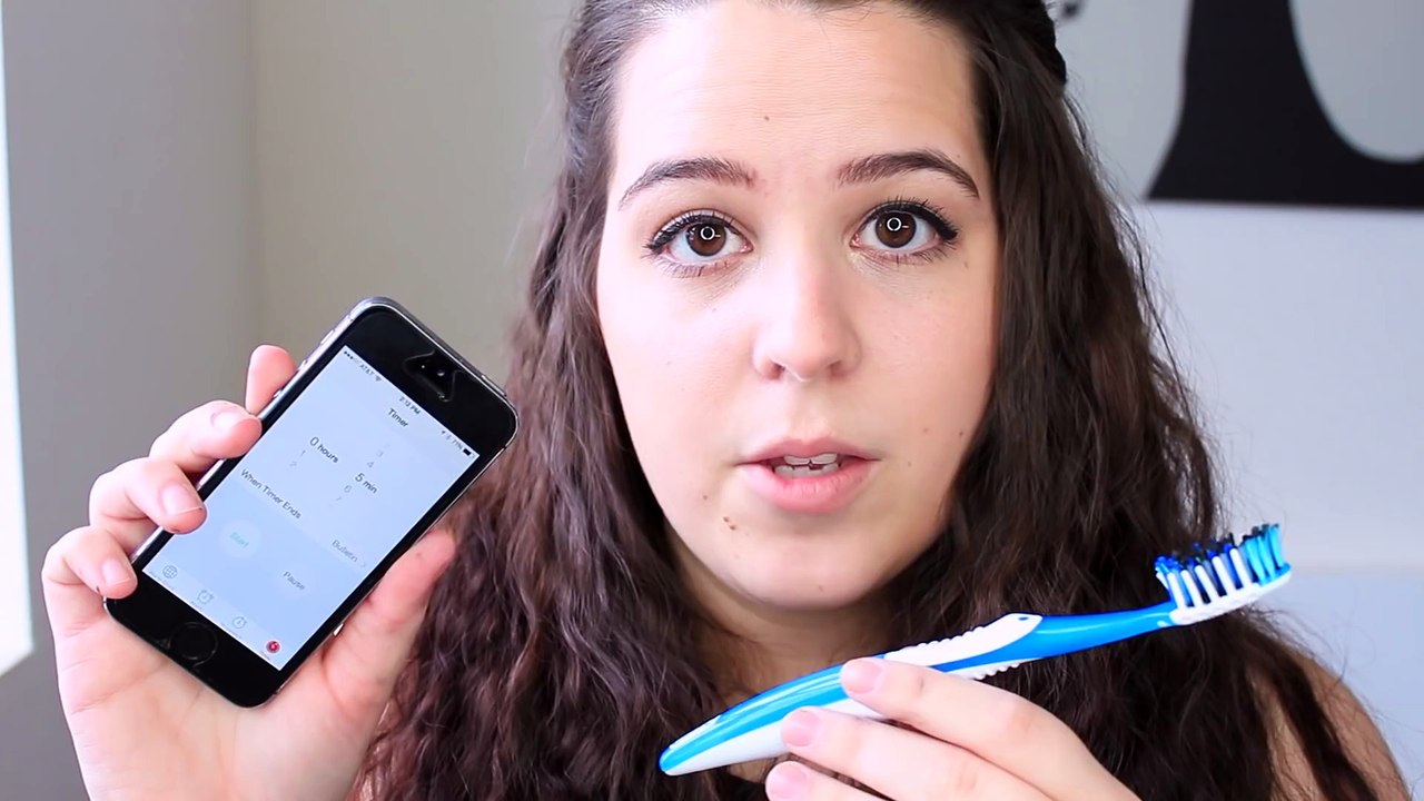 Beauty Hacks  Fail or Holy Grail ♥ Charcoal Teeth Whitening   Ellko