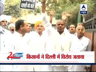 下载视频: Land Acquisition Bill :Farmers protest outside Jairam Ramesh's house