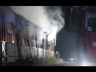 Download Video: Montelupo Fiorentino (FI) - Incendio in una falegnameria, gravi danni (09.07.16)