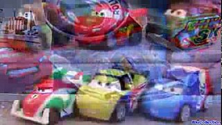 Cars 2 Micro Drifters Lightning McQueen, Raoul Caroule, Nigel Gearsley, Mater Disney Speedway Track
