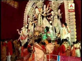 People throng at Bagbazar pandle to bids adieu to Devi  Durga on Dashami