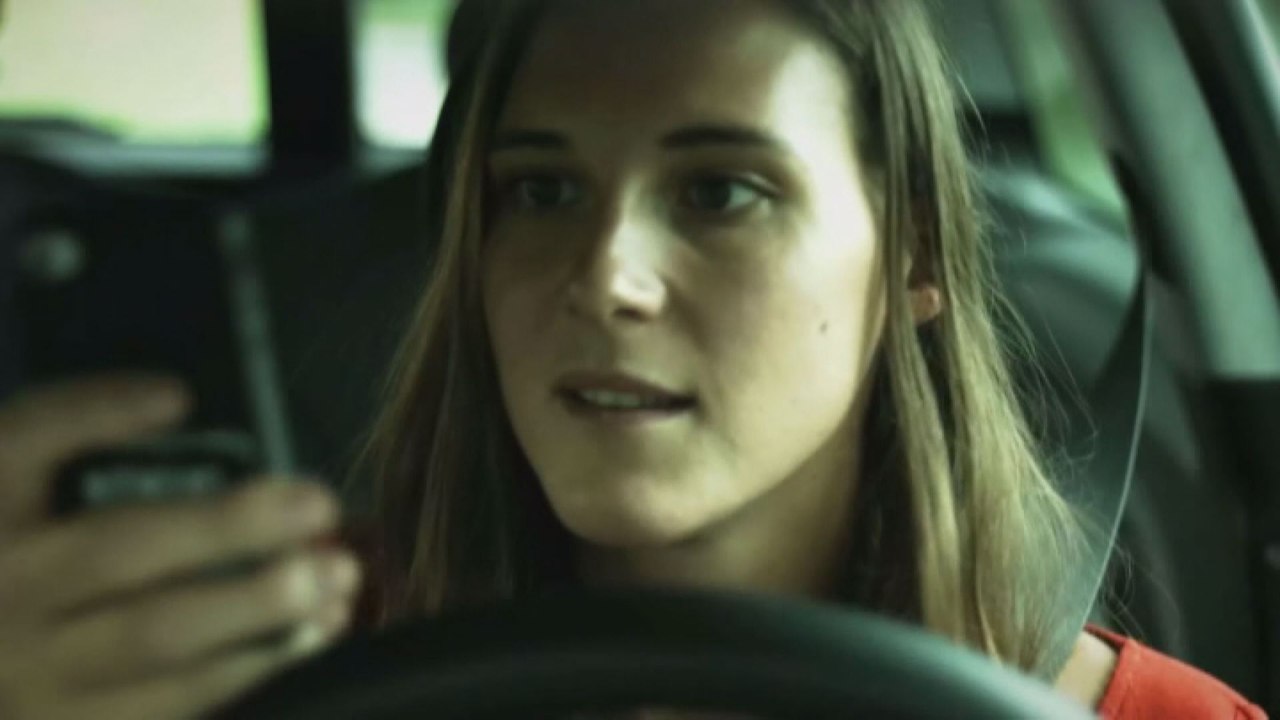 Un jeune sur cinq utilise son smartphone au volant lors de chaque trajet