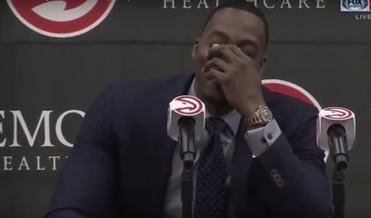 Dwight Howard pleure lors de sa présentation aux Atlanta Hawks