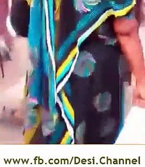 Is fakeer ko dekhen ye sarak per reengte hove ja raha tha lekin jub us ko koi ni dekh raha tha to is ne kia kia dekhen zara