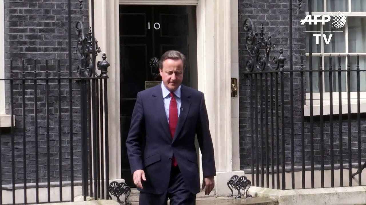 David Cameron présente sa démission à la reine...