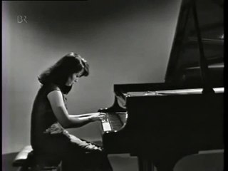 (ɔ) Chopin. Mazurka Op.24 No 2. Martha Argerich (HD)