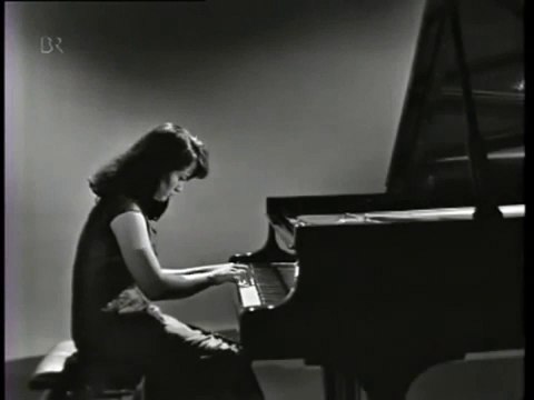 (ɔ) Chopin. Mazurka Op.24 No 2. Martha Argerich (HD)