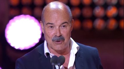 Resines dimite como presidente de la Academia de Cine