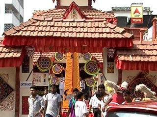 people throng  puja pandals on saptami morning