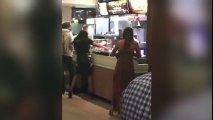 Dos mujeres enfurecidas atacan a empleados del McDonald's