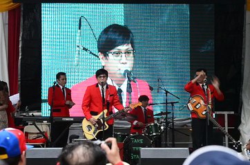 Philippine Independence Day Parade NYC 06-05-2016: Take The Stage - Manila