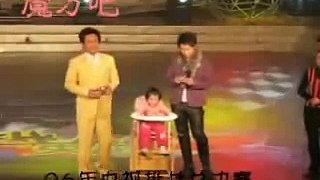 3 yr old Chinese girl solves Rubik's Cube in under 2 minutes