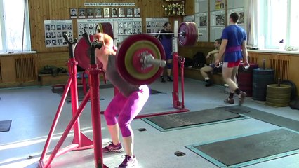 Julia Zaugolova - squat 220 lbs х 20 reps (without any equipment)