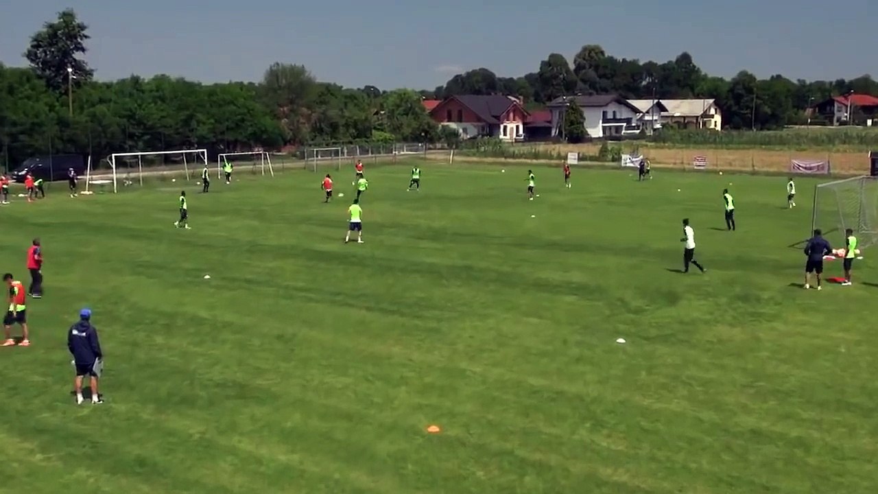 Il a encore de beaux restes: regardez sa reprise de volée