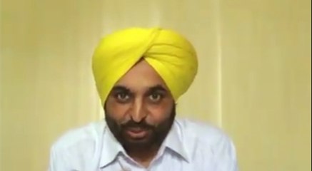 AAP MP Bhagwant Mann hearing people's problem via Live